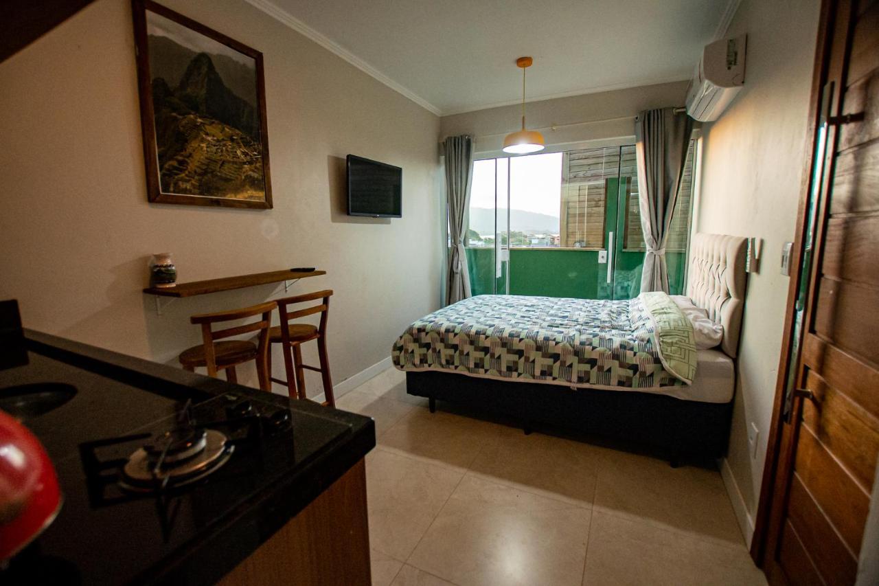 Lake View Guest House Praia do Rosa Bagian luar foto